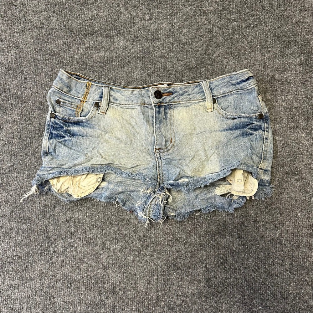 Mudd Shorts Womens Size Junior 7 Light Wash Distressed Denim Ripped Frayed